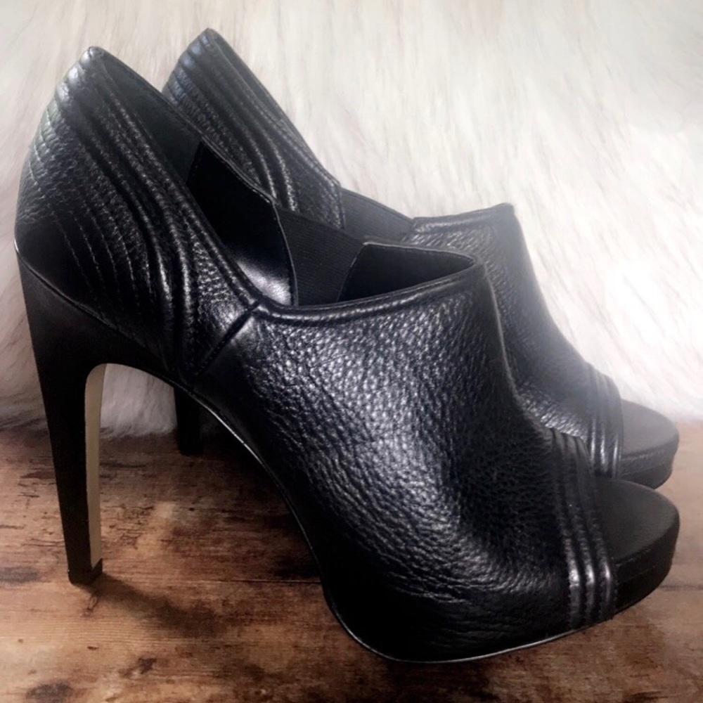 👩🏻‍🎓Calvin Klein Shanon Open-toe Pump